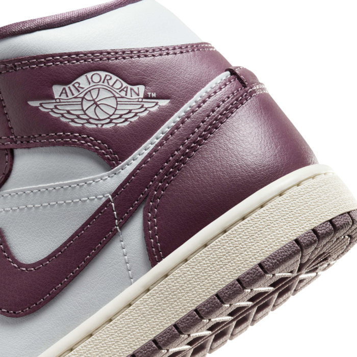 Air Jordan 1 Mid Women’s Shoes - BQ6472-050