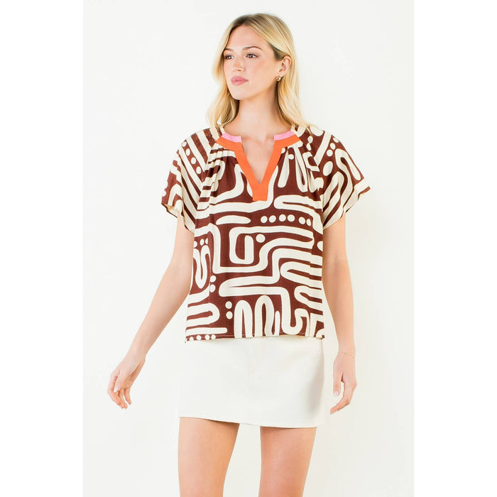 SHORT SLEEVE PATTERN V-NECK TOP - BROWN
