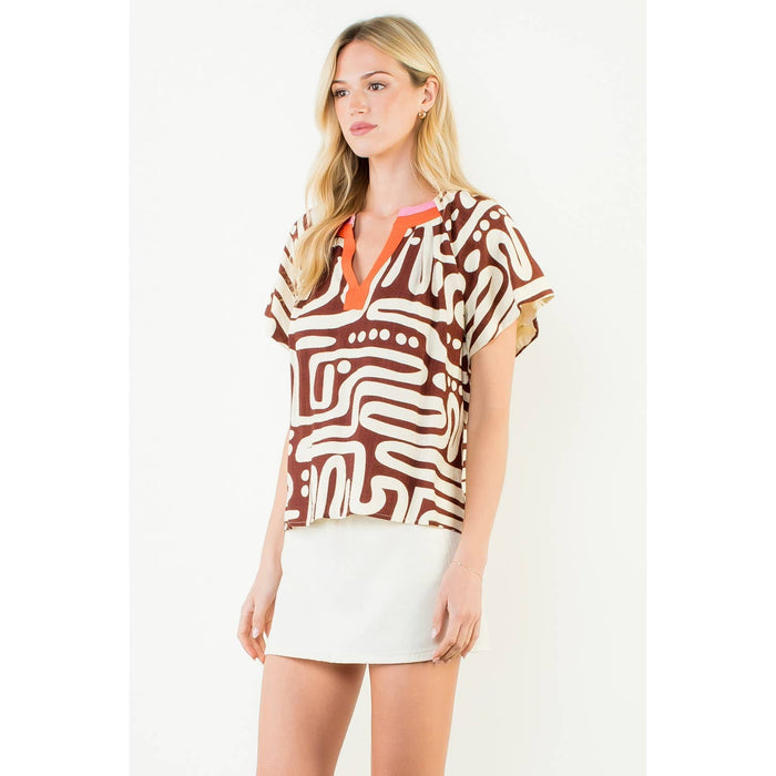 SHORT SLEEVE PATTERN V-NECK TOP - BROWN