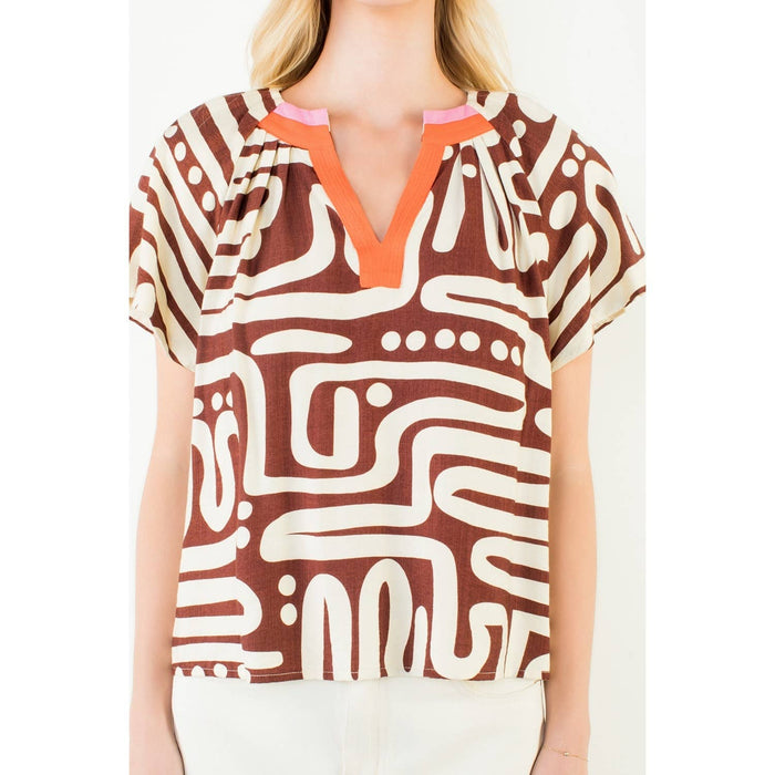 SHORT SLEEVE PATTERN V-NECK TOP - BROWN