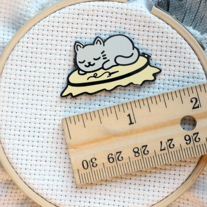 Sleepy Kitty On Embroidery Hoop Enamel Needle Minder