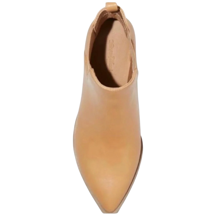 Universal Thread Women’s Rosemary Chelsea Boots Camel 096-104159